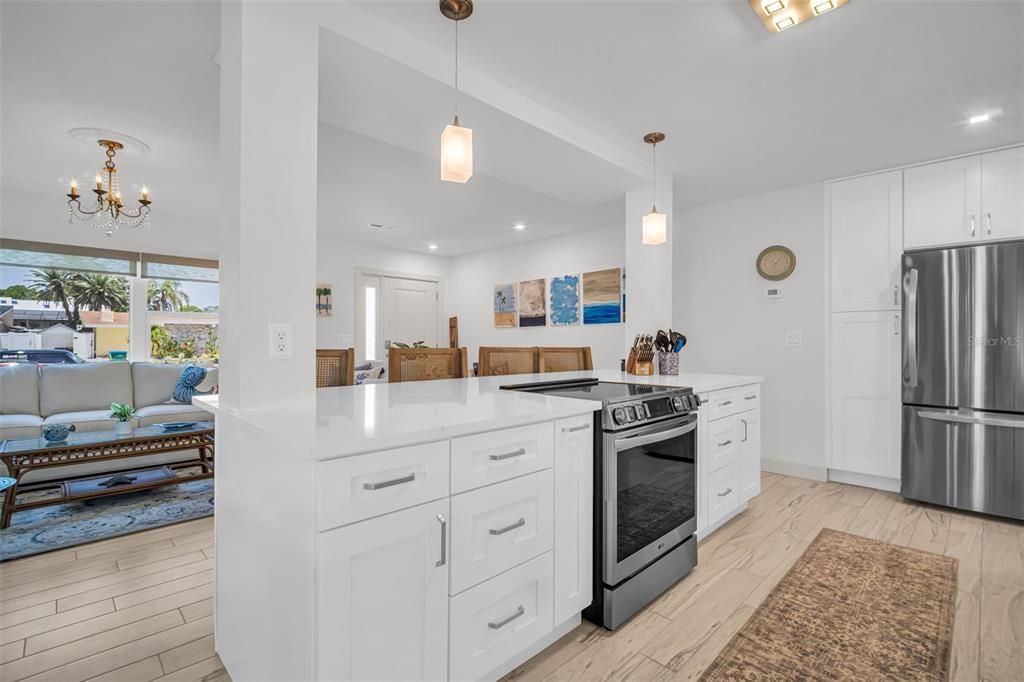 合同活跃: $985,000 (3 贝兹, 2 浴室, 1448 平方英尺)