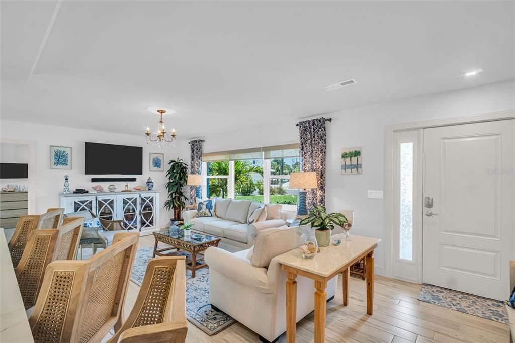 合同活跃: $985,000 (3 贝兹, 2 浴室, 1448 平方英尺)