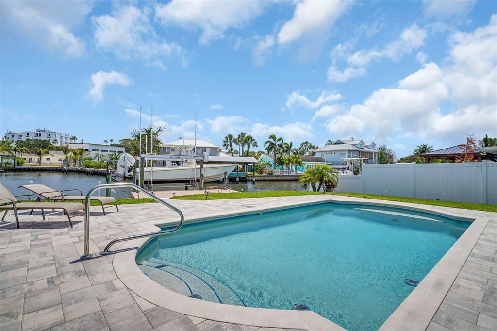 合同活跃: $985,000 (3 贝兹, 2 浴室, 1448 平方英尺)