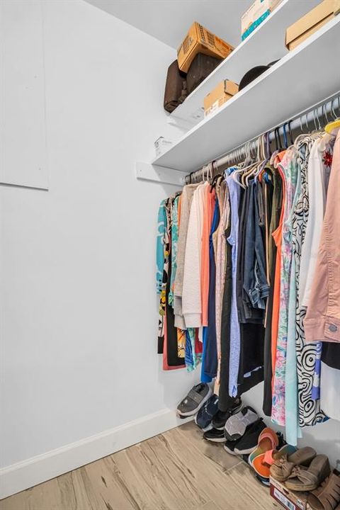 合同活跃: $985,000 (3 贝兹, 2 浴室, 1448 平方英尺)