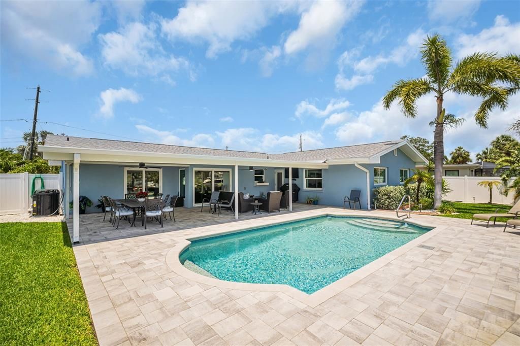 合同活跃: $985,000 (3 贝兹, 2 浴室, 1448 平方英尺)