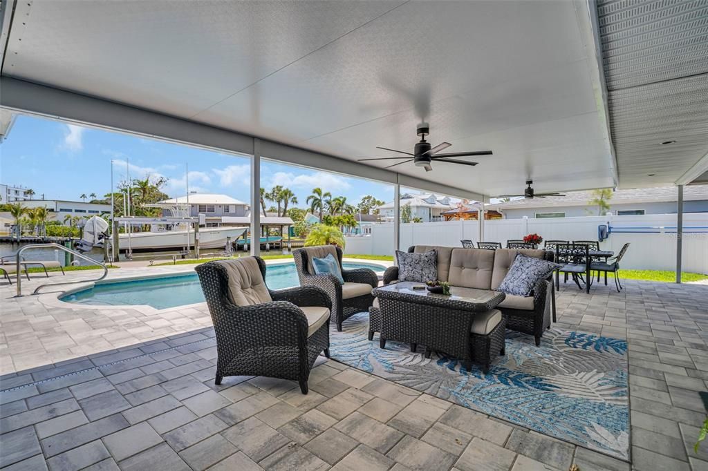 合同活跃: $985,000 (3 贝兹, 2 浴室, 1448 平方英尺)