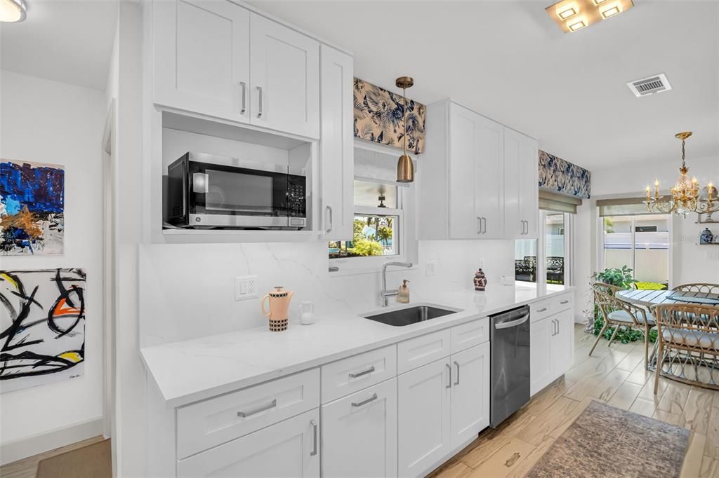 合同活跃: $985,000 (3 贝兹, 2 浴室, 1448 平方英尺)