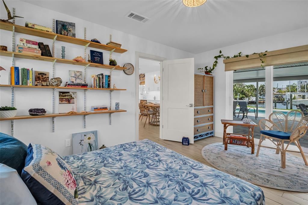 合同活跃: $985,000 (3 贝兹, 2 浴室, 1448 平方英尺)