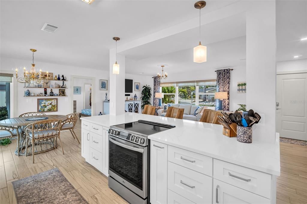 合同活跃: $985,000 (3 贝兹, 2 浴室, 1448 平方英尺)