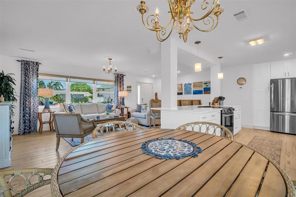 合同活跃: $985,000 (3 贝兹, 2 浴室, 1448 平方英尺)