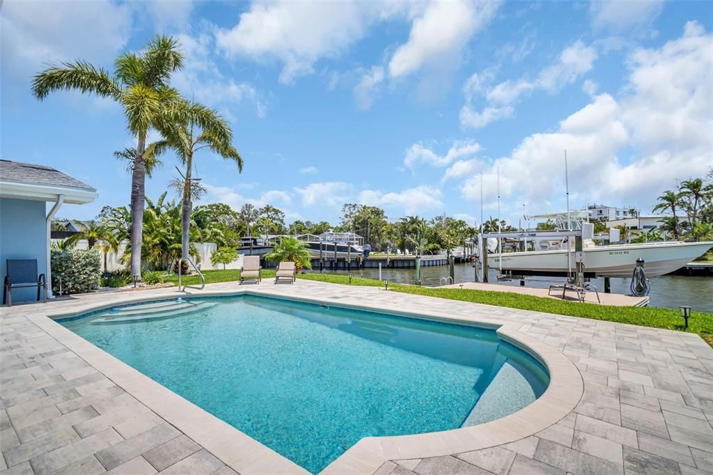 合同活跃: $985,000 (3 贝兹, 2 浴室, 1448 平方英尺)