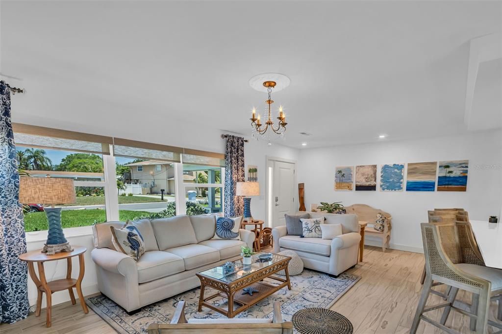 合同活跃: $985,000 (3 贝兹, 2 浴室, 1448 平方英尺)