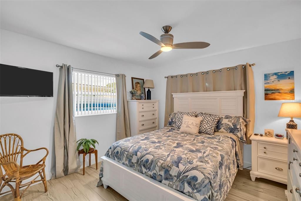 合同活跃: $985,000 (3 贝兹, 2 浴室, 1448 平方英尺)