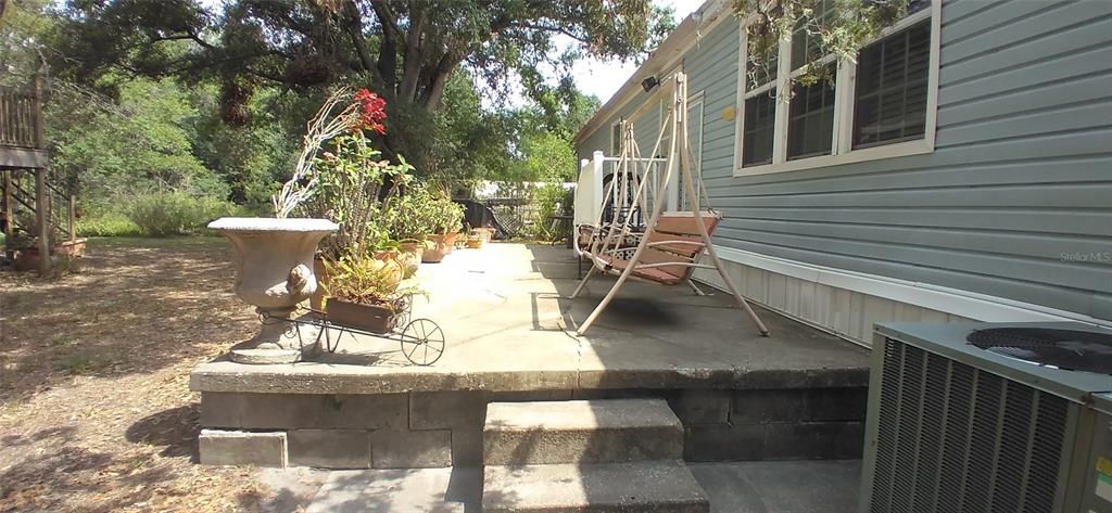 合同活跃: $313,000 (4 贝兹, 3 浴室, 2108 平方英尺)