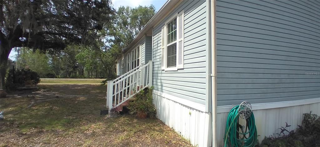 合同活跃: $313,000 (4 贝兹, 3 浴室, 2108 平方英尺)