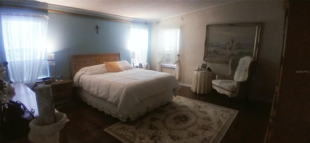 合同活跃: $313,000 (4 贝兹, 3 浴室, 2108 平方英尺)