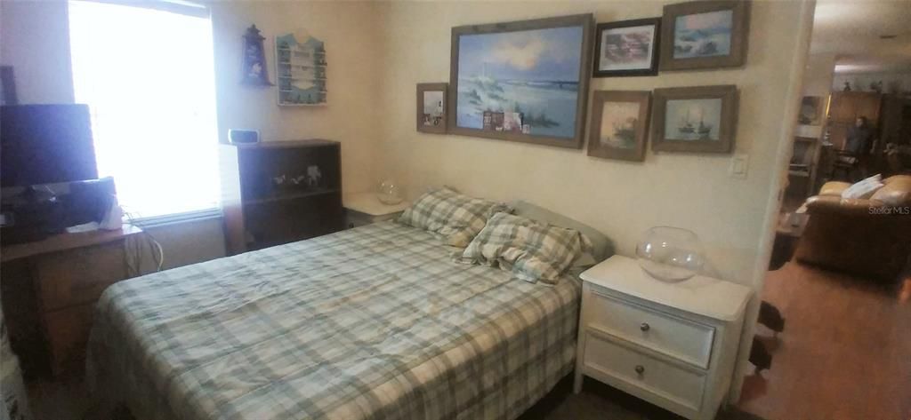 合同活跃: $313,000 (4 贝兹, 3 浴室, 2108 平方英尺)