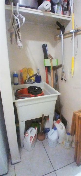 合同活跃: $313,000 (4 贝兹, 3 浴室, 2108 平方英尺)