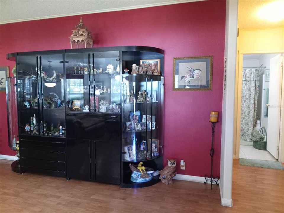 合同活跃: $313,000 (4 贝兹, 3 浴室, 2108 平方英尺)