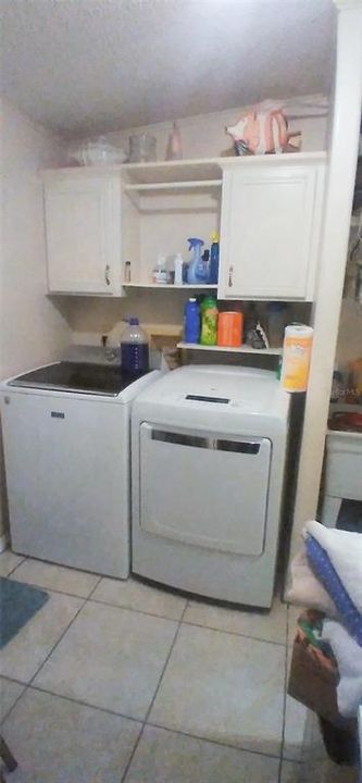 合同活跃: $313,000 (4 贝兹, 3 浴室, 2108 平方英尺)