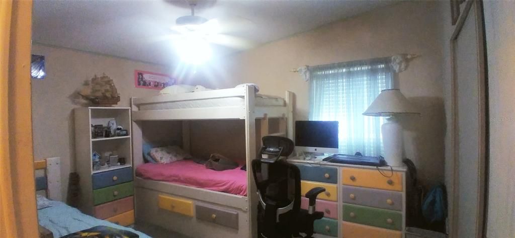 合同活跃: $313,000 (4 贝兹, 3 浴室, 2108 平方英尺)