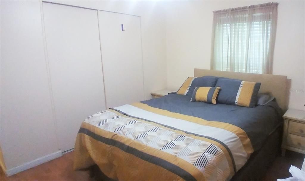 合同活跃: $313,000 (4 贝兹, 3 浴室, 2108 平方英尺)