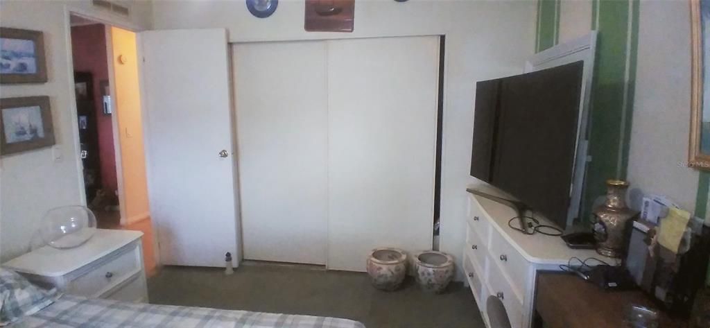 合同活跃: $313,000 (4 贝兹, 3 浴室, 2108 平方英尺)