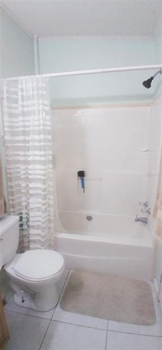 合同活跃: $313,000 (4 贝兹, 3 浴室, 2108 平方英尺)