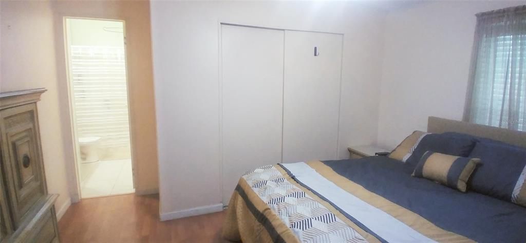 合同活跃: $313,000 (4 贝兹, 3 浴室, 2108 平方英尺)