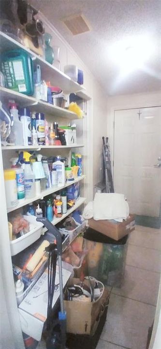 合同活跃: $313,000 (4 贝兹, 3 浴室, 2108 平方英尺)