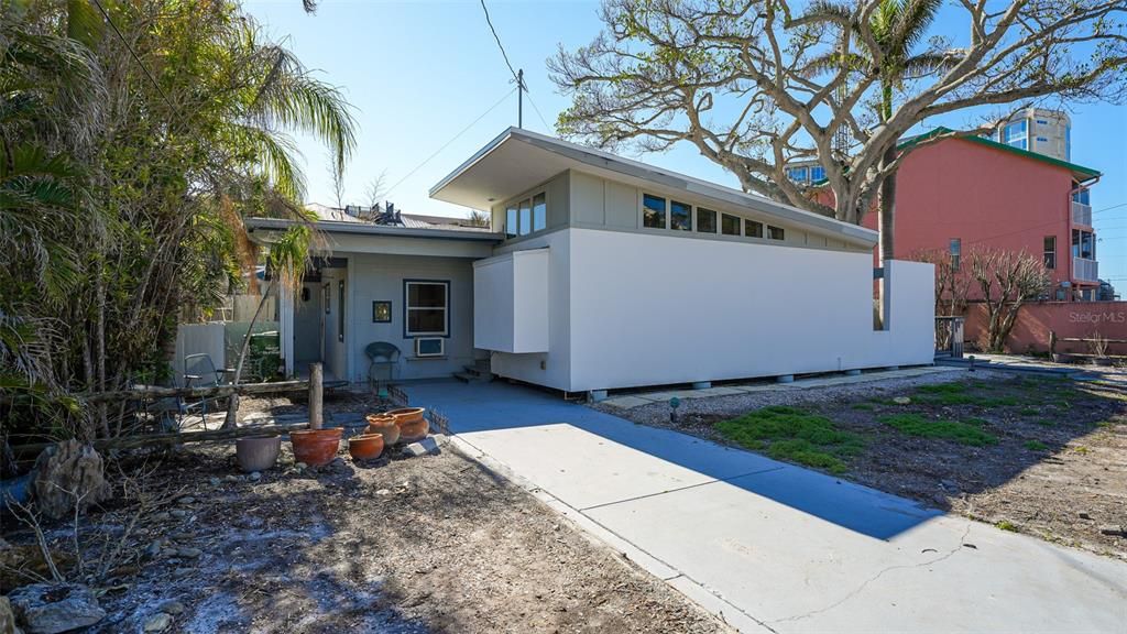 Active With Contract: $1,395,000 (0.20 acres)