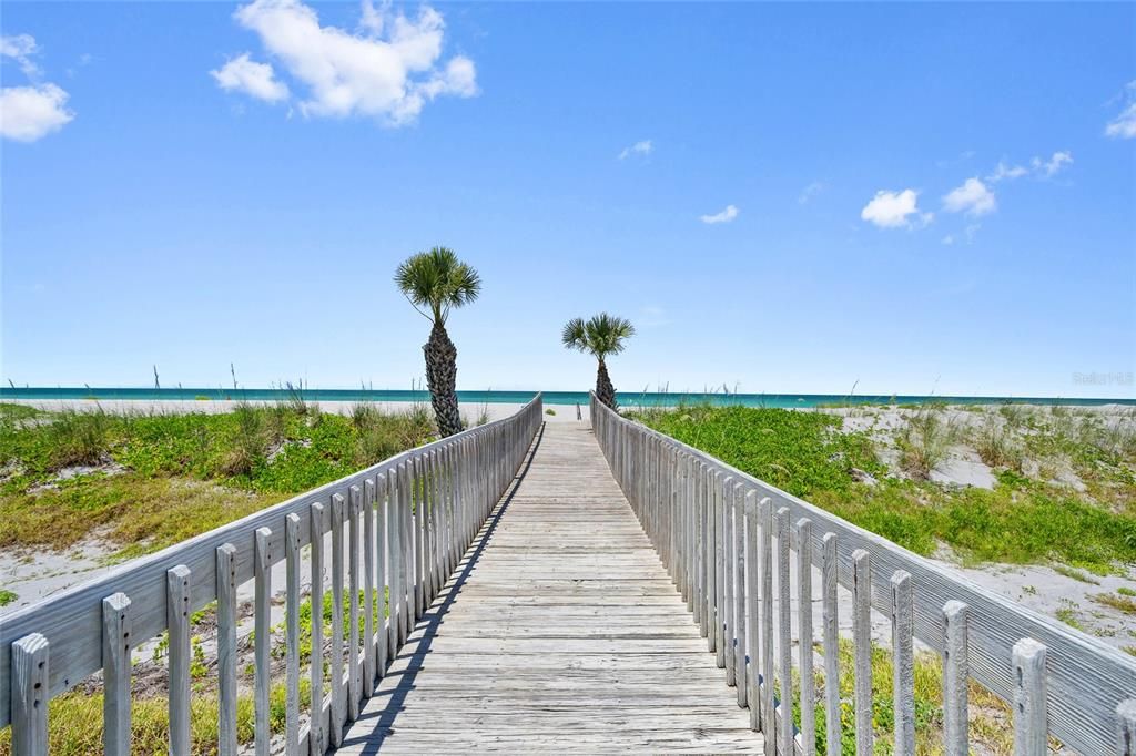 Active With Contract: $1,499,500 (3 beds, 3 baths, 2156 Square Feet)