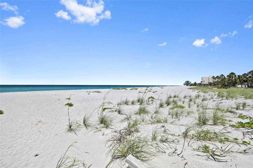 Active With Contract: $1,499,500 (3 beds, 3 baths, 2156 Square Feet)