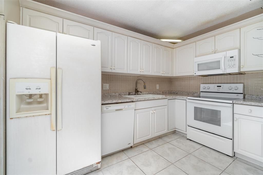 For Sale: $192,000 (2 beds, 2 baths, 1260 Square Feet)