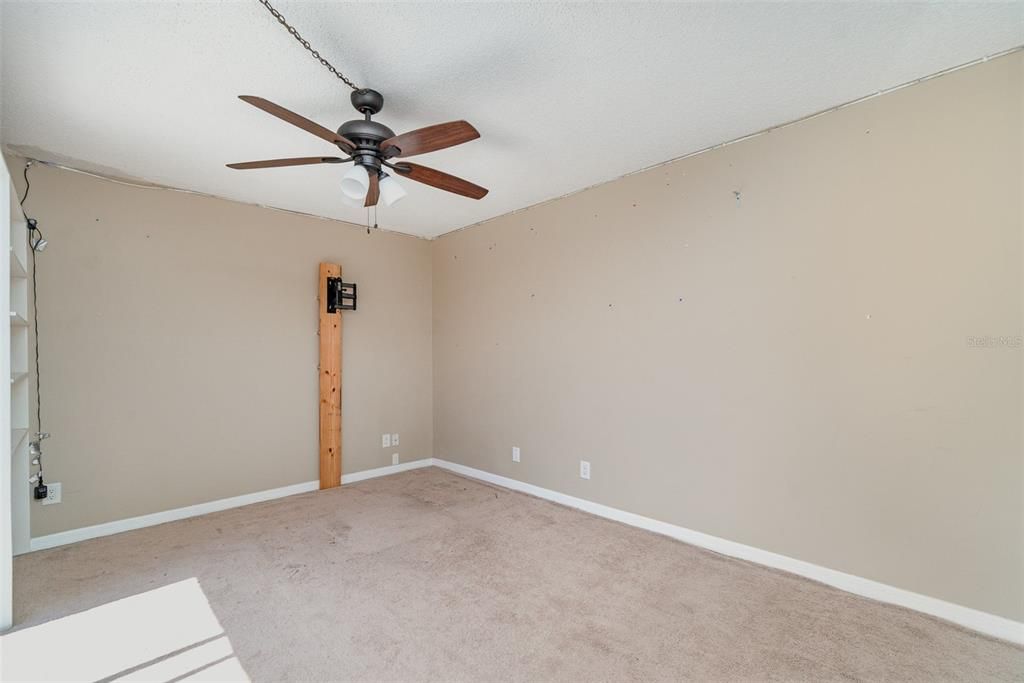 For Sale: $192,000 (2 beds, 2 baths, 1260 Square Feet)