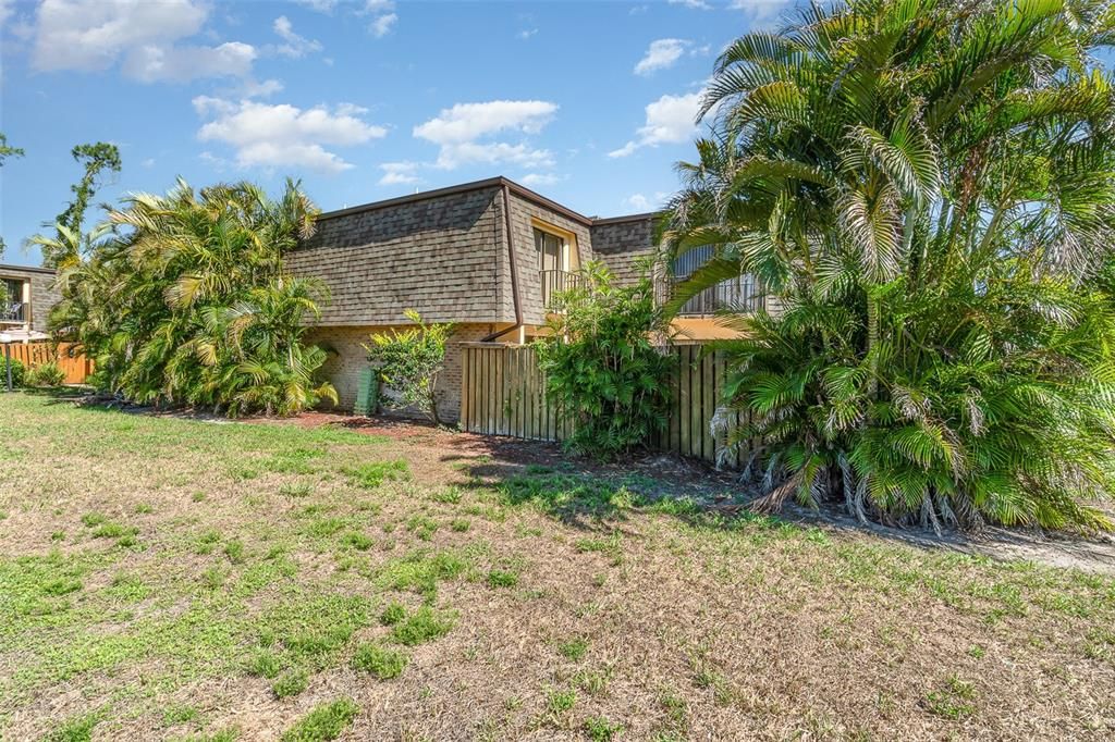 For Sale: $192,000 (2 beds, 2 baths, 1260 Square Feet)