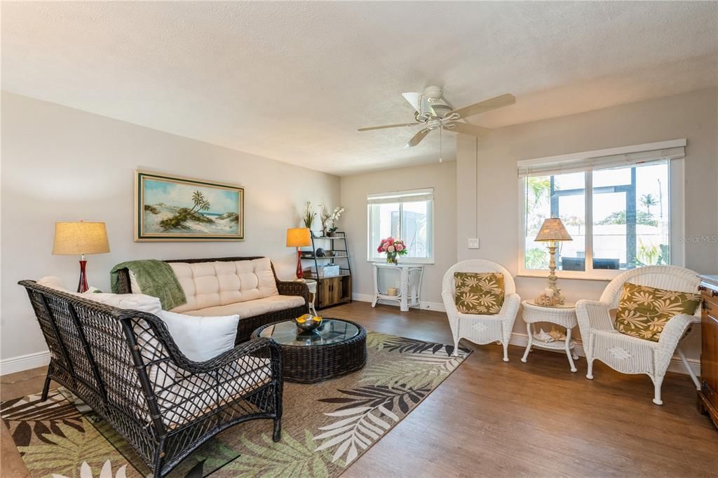 En Venta: $195,000 (2 camas, 2 baños, 896 Pies cuadrados)