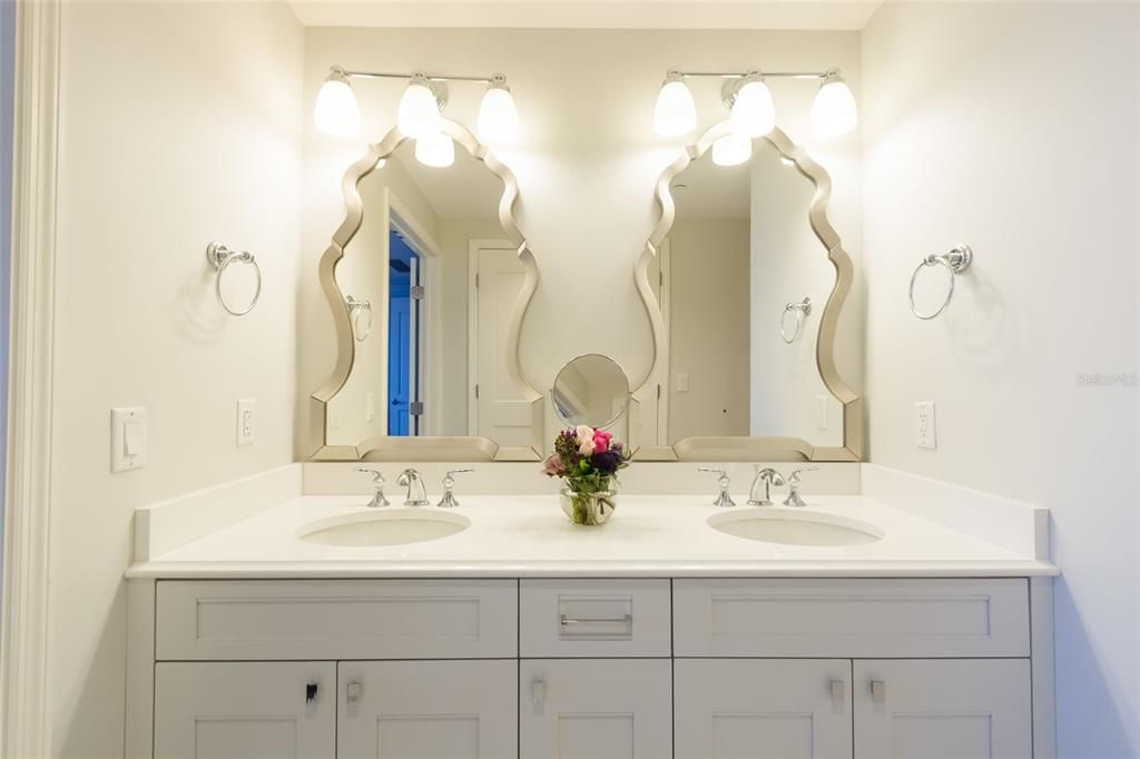 En Renta: $20,000 (3 camas, 3 baños, 2705 Pies cuadrados)