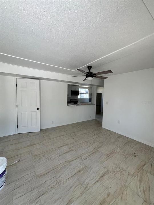 For Sale: $399,999 (6 beds, 0 baths, 1216 Square Feet)