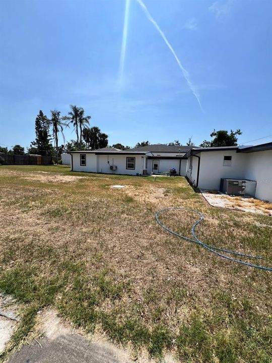 For Sale: $399,999 (6 beds, 0 baths, 1216 Square Feet)