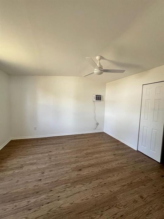 For Sale: $399,999 (6 beds, 0 baths, 1216 Square Feet)