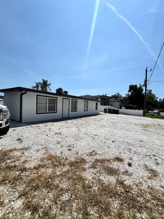 For Sale: $399,999 (6 beds, 0 baths, 1216 Square Feet)