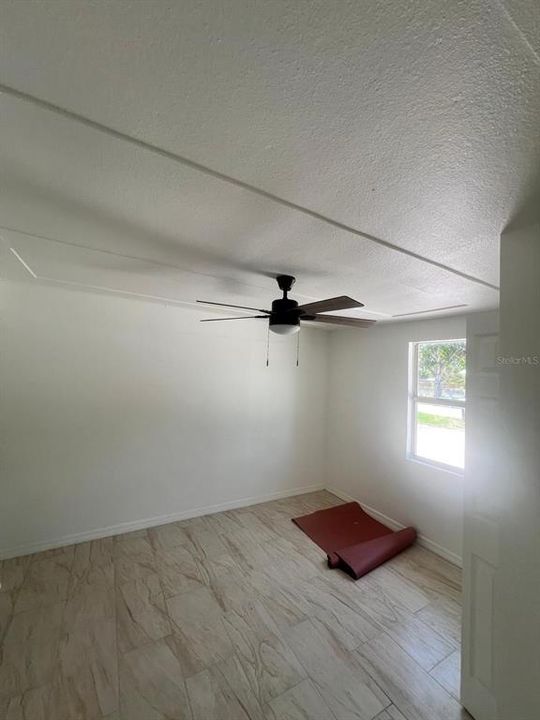 For Sale: $399,999 (6 beds, 0 baths, 1216 Square Feet)