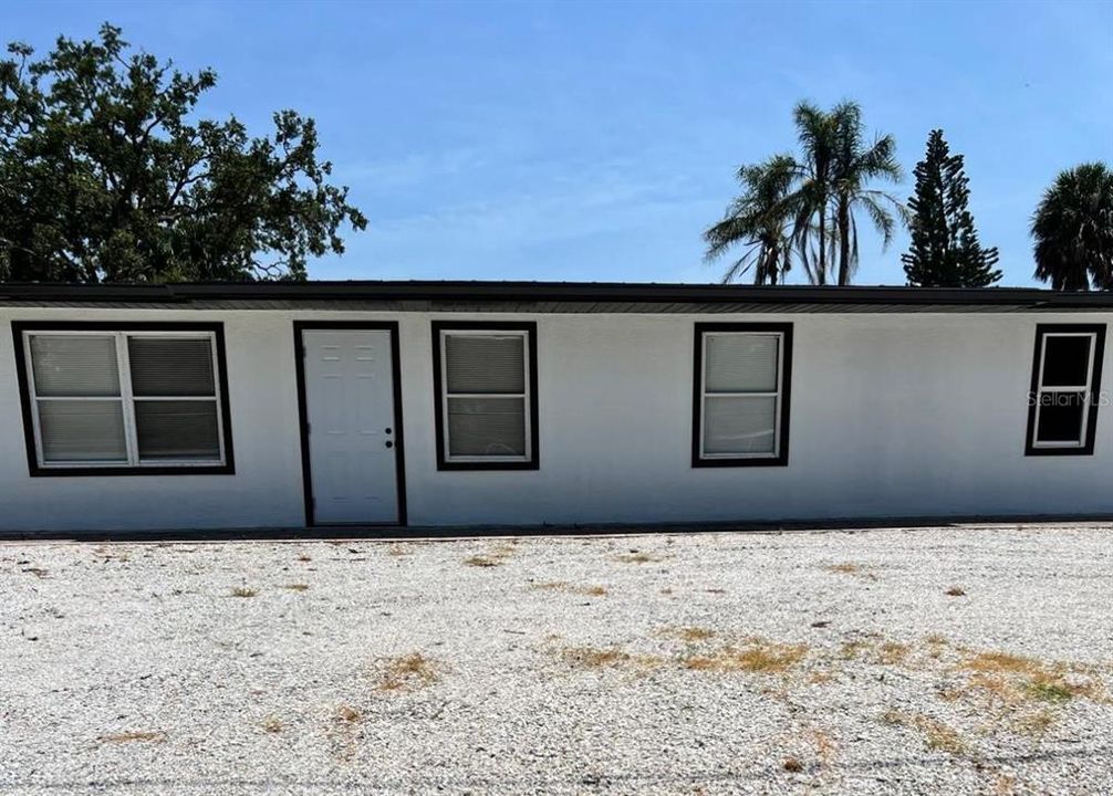 For Sale: $399,999 (6 beds, 0 baths, 1216 Square Feet)