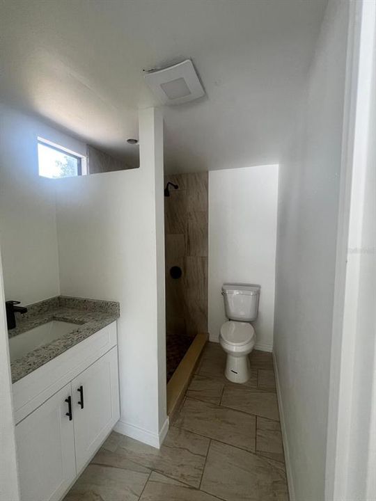 For Sale: $399,999 (6 beds, 0 baths, 1216 Square Feet)