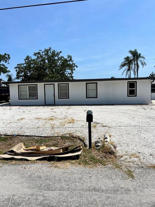 For Sale: $399,999 (6 beds, 0 baths, 1216 Square Feet)