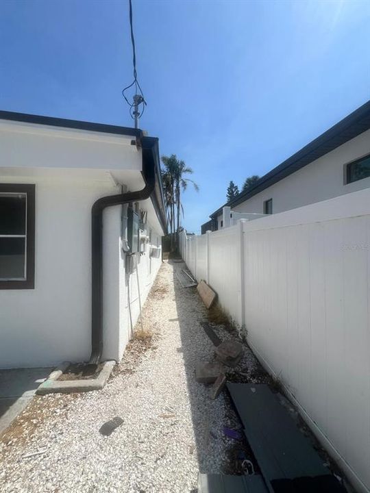 For Sale: $399,999 (6 beds, 0 baths, 1216 Square Feet)