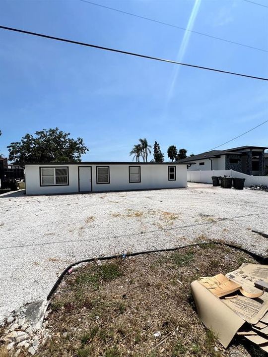 For Sale: $399,999 (6 beds, 0 baths, 1216 Square Feet)