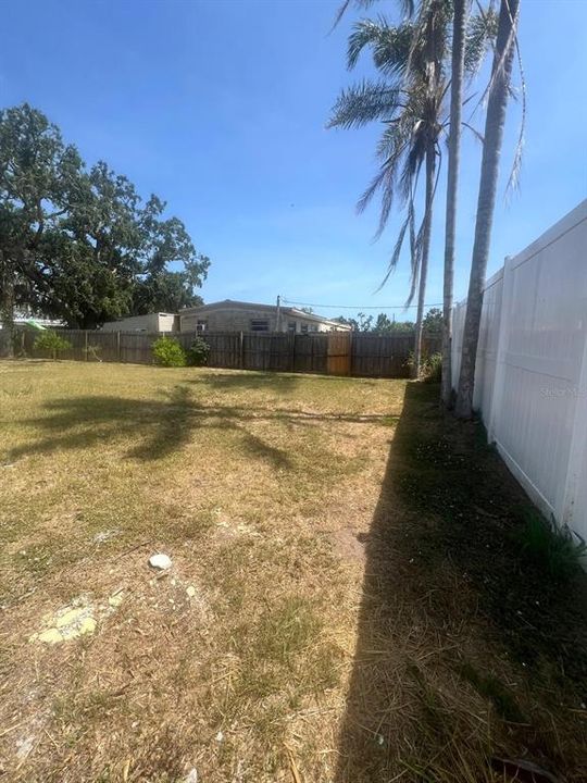 For Sale: $399,999 (6 beds, 0 baths, 1216 Square Feet)