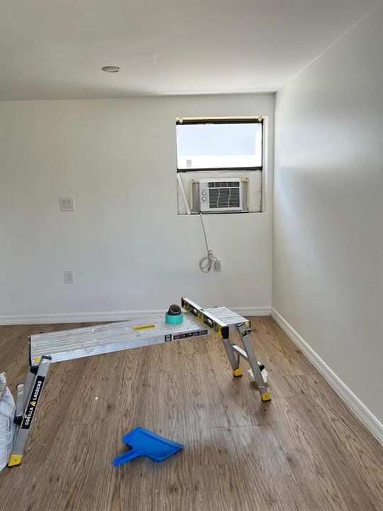 For Sale: $399,999 (6 beds, 0 baths, 1216 Square Feet)