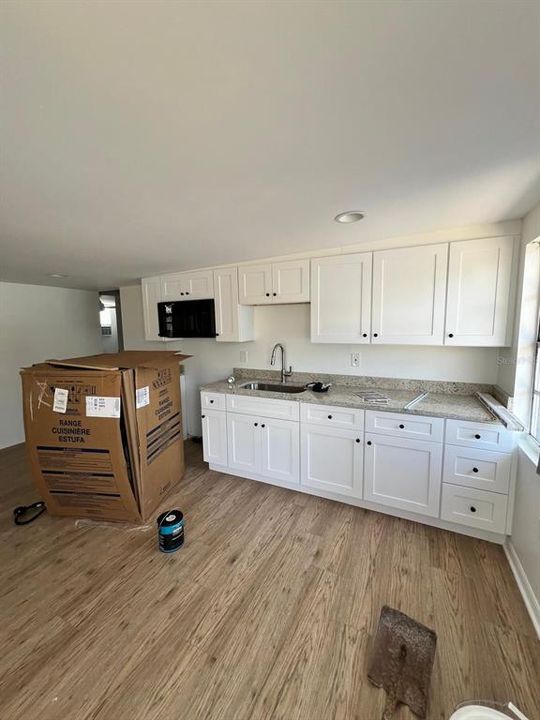 For Sale: $399,999 (6 beds, 0 baths, 1216 Square Feet)