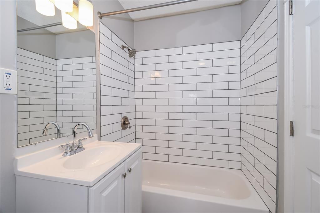 На продажу: $359,900 (4 спален, 2 ванн, 1671 Квадратных фут)