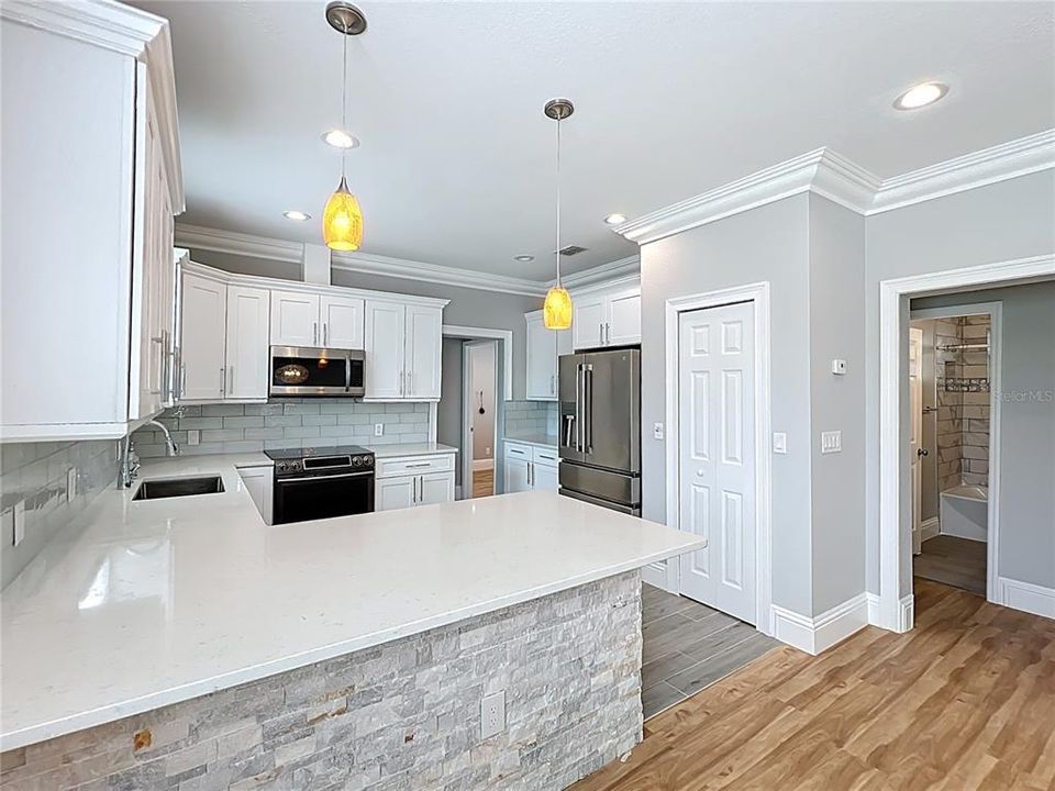 На продажу: $650,000 (4 спален, 3 ванн, 1853 Квадратных фут)