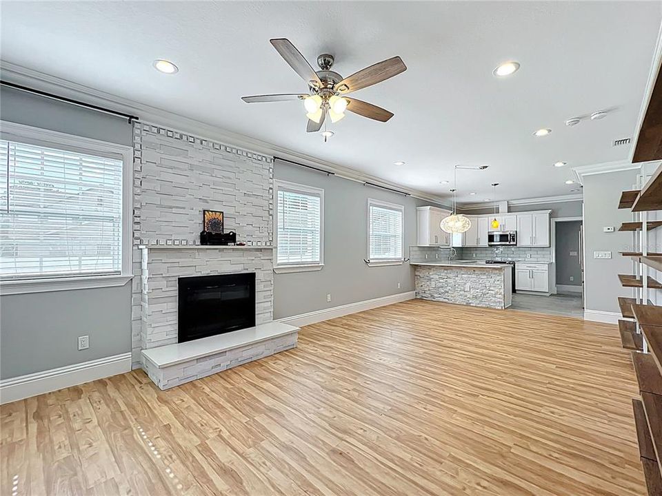 На продажу: $650,000 (4 спален, 3 ванн, 1853 Квадратных фут)